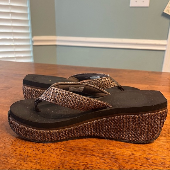 Volatile Brown Raffia wedge sandals size 9.5 - Picture 4 of 11